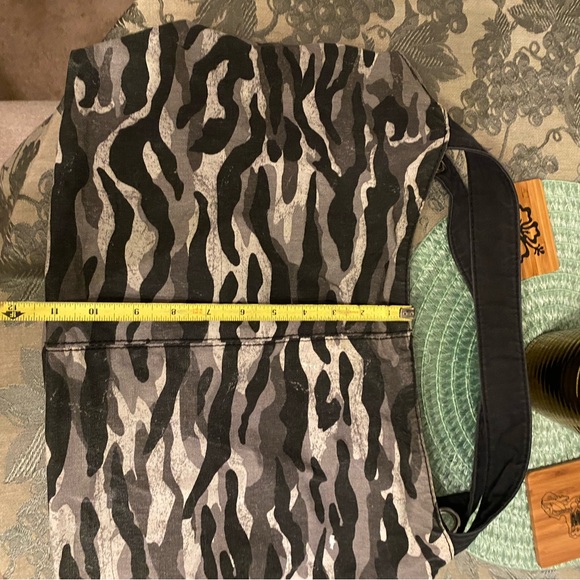 Black/gray camo print hobo style bag. Canvas material, snap closure. GUC - Picture 7 of 7